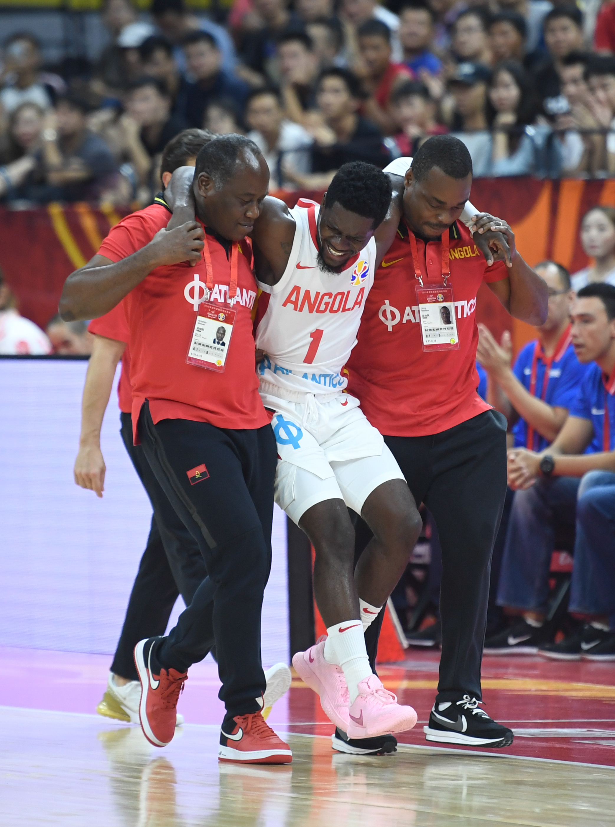 aoa体育体育网站-包含菲律宾篮球队撕裂对手阵型，夺宝座的词条