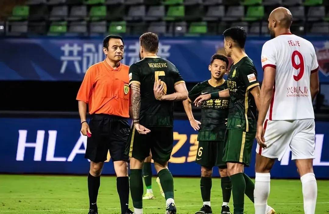 aoa体育体育官网-申花客串主场：因国安主场不可用，申花客场对阵国安，施密特首秀告捷的简单介绍