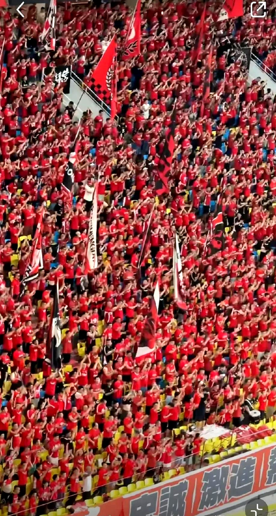 阿尔希拉尔主场气氛火爆,球迷助威成强大后盾 阿尔希拉尔主场气氛火爆,球迷助威成强大后盾