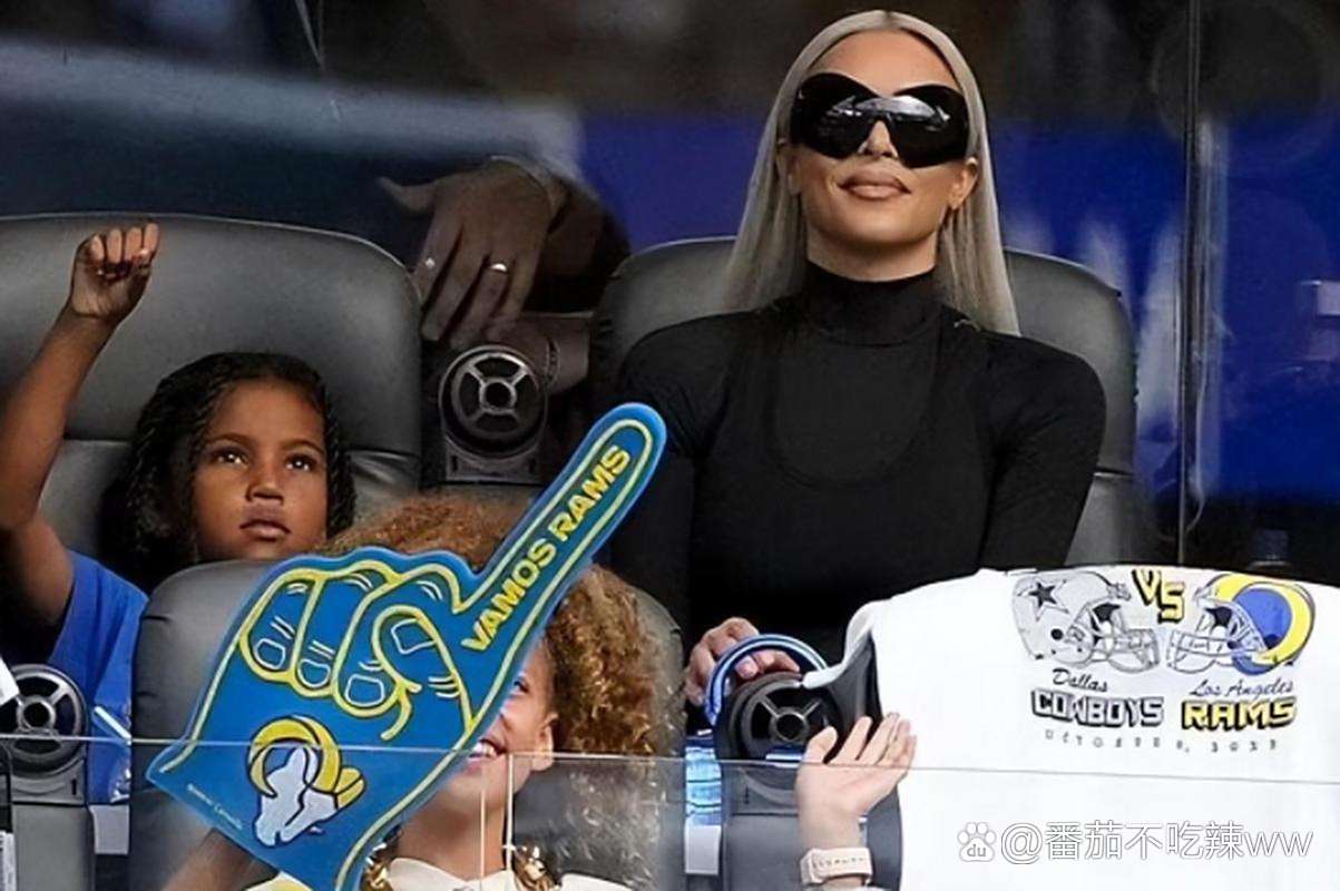 卡戴珊姐妹参加篮球赛,表现出色的简单介绍 卡戴珊姐妹参加篮球赛,表现出色的简单介绍