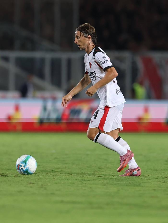 莫德里奇领衔晋级,豪取胜利 莫德里奇领衔晋级,豪取胜利