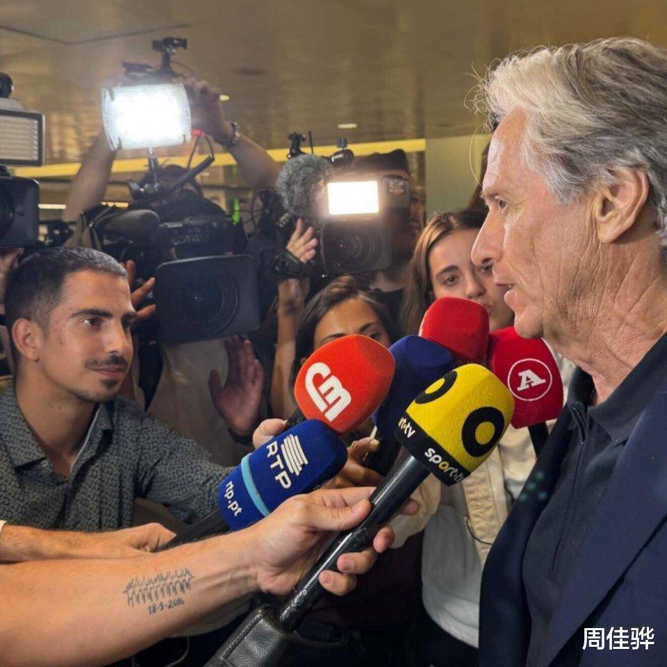 aoa体育体育在线登录-主帅要求球员提升配合，助球队迈向胜利