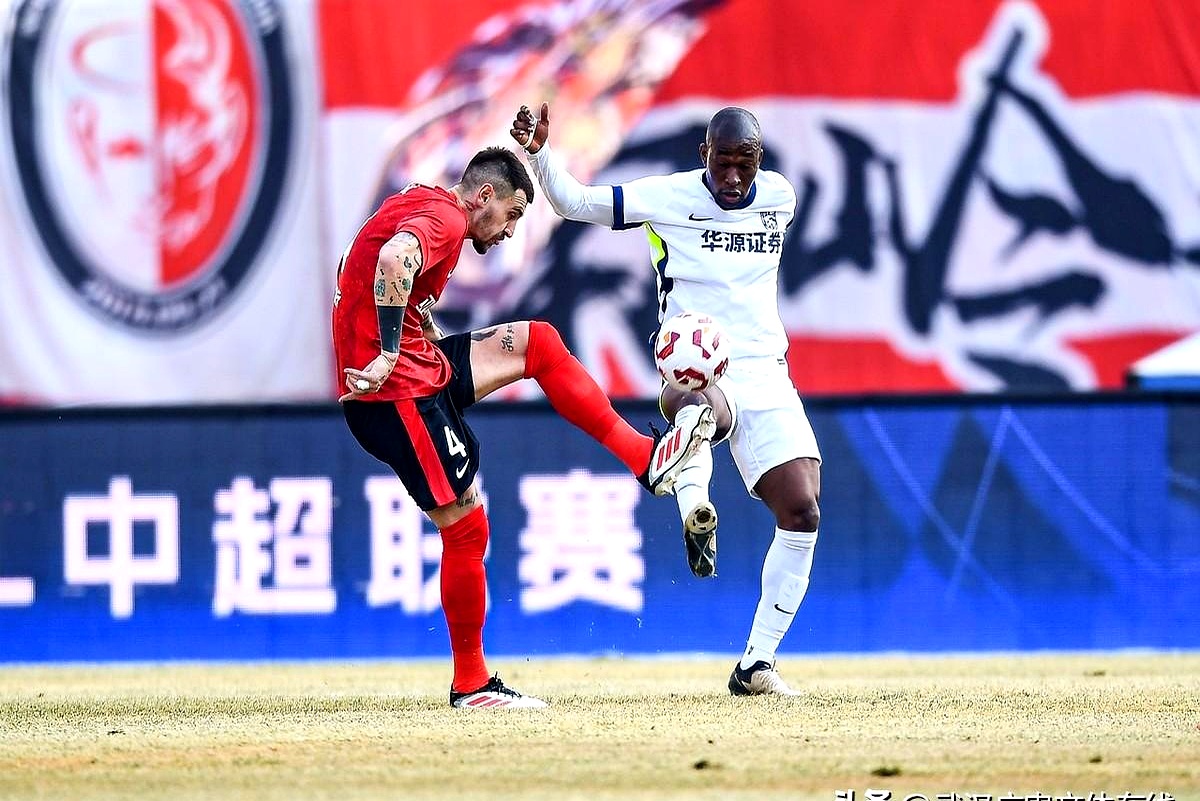 aoa体育体育亚洲官网-非洲球员连续破门，助球队取得胜利的简单介绍