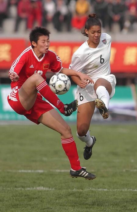 荷兰女足队果断反击,扭转局势 荷兰女足队果断反击,扭转局势