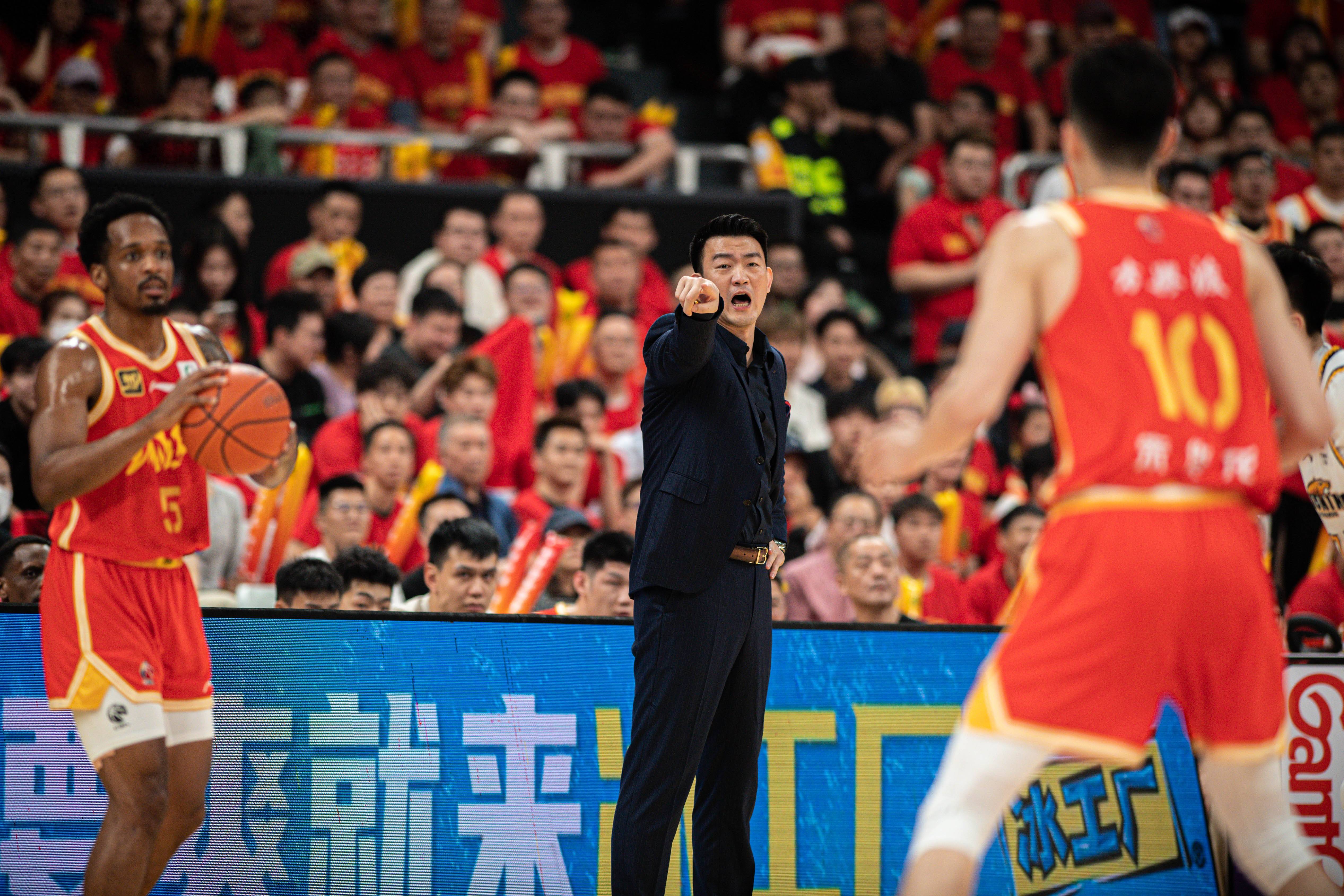 aoa体育体育链接-包含陕西男篮在比赛中逆转胜利，掀起高潮的词条