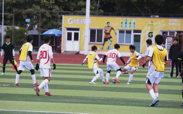 包含球队在比赛中展现团结与拼搏精神,实现胜利的词条 包含球队在比赛中展现团结与拼搏精神,实现胜利的词条