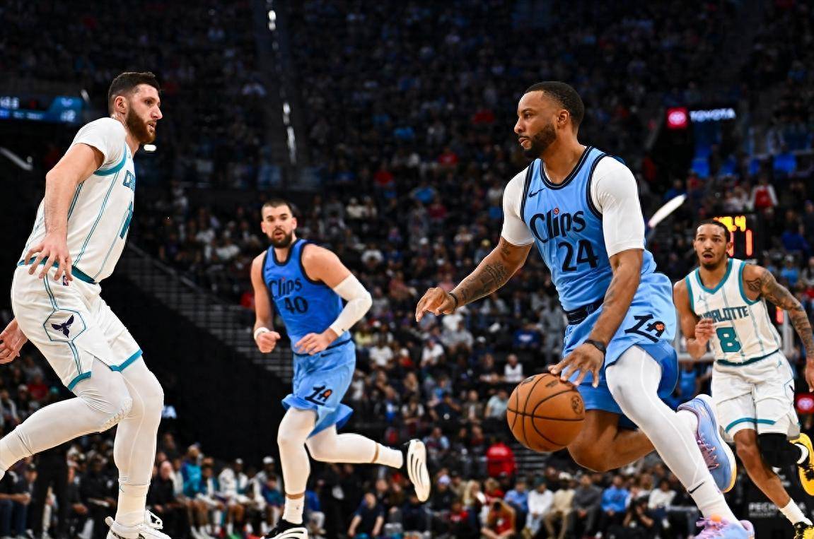 包含快船大胜黄蜂,继续保持不败纪录的词条 包含快船大胜黄蜂,继续保持不败纪录的词条