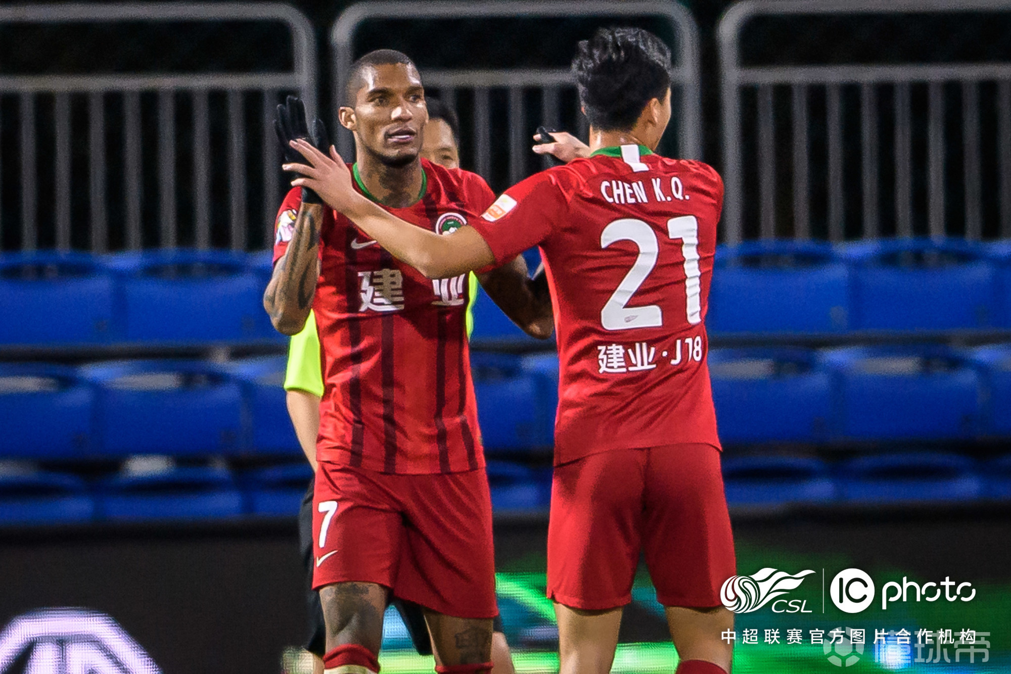 广州富力主场负于河南建业,状态下滑的简单介绍 广州富力主场负于河南建业,状态下滑的简单介绍