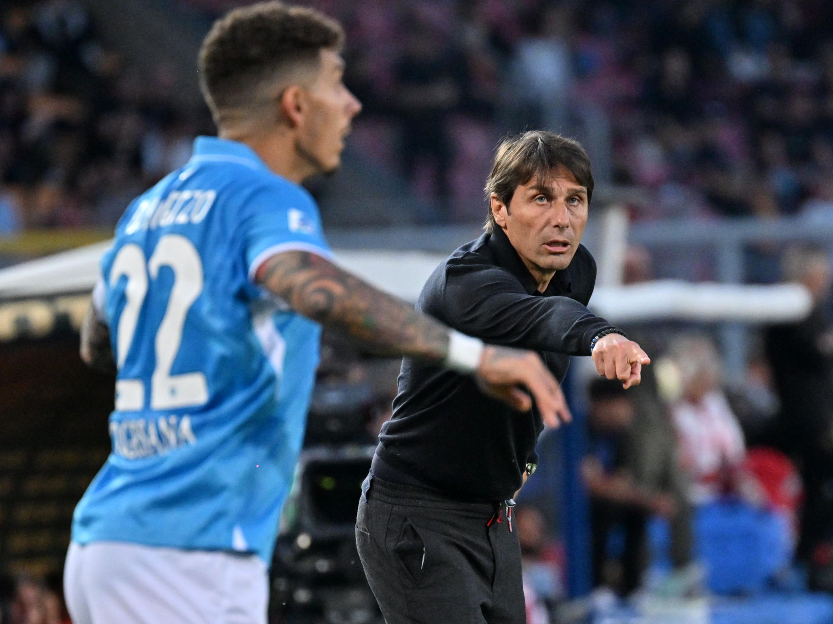 雷纳低位扑,那不勒斯-战胜罗马晋级四强!的简单介绍 雷纳低位扑,那不勒斯-战胜罗马晋级四强!的简单介绍