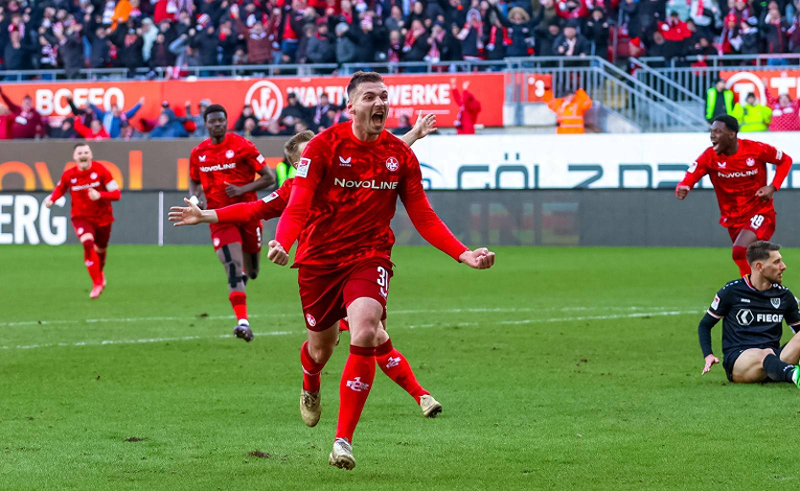 包含凯泽斯劳滕主场对战汉堡,驰骋赛场的词条 包含凯泽斯劳滕主场对战汉堡,驰骋赛场的词条