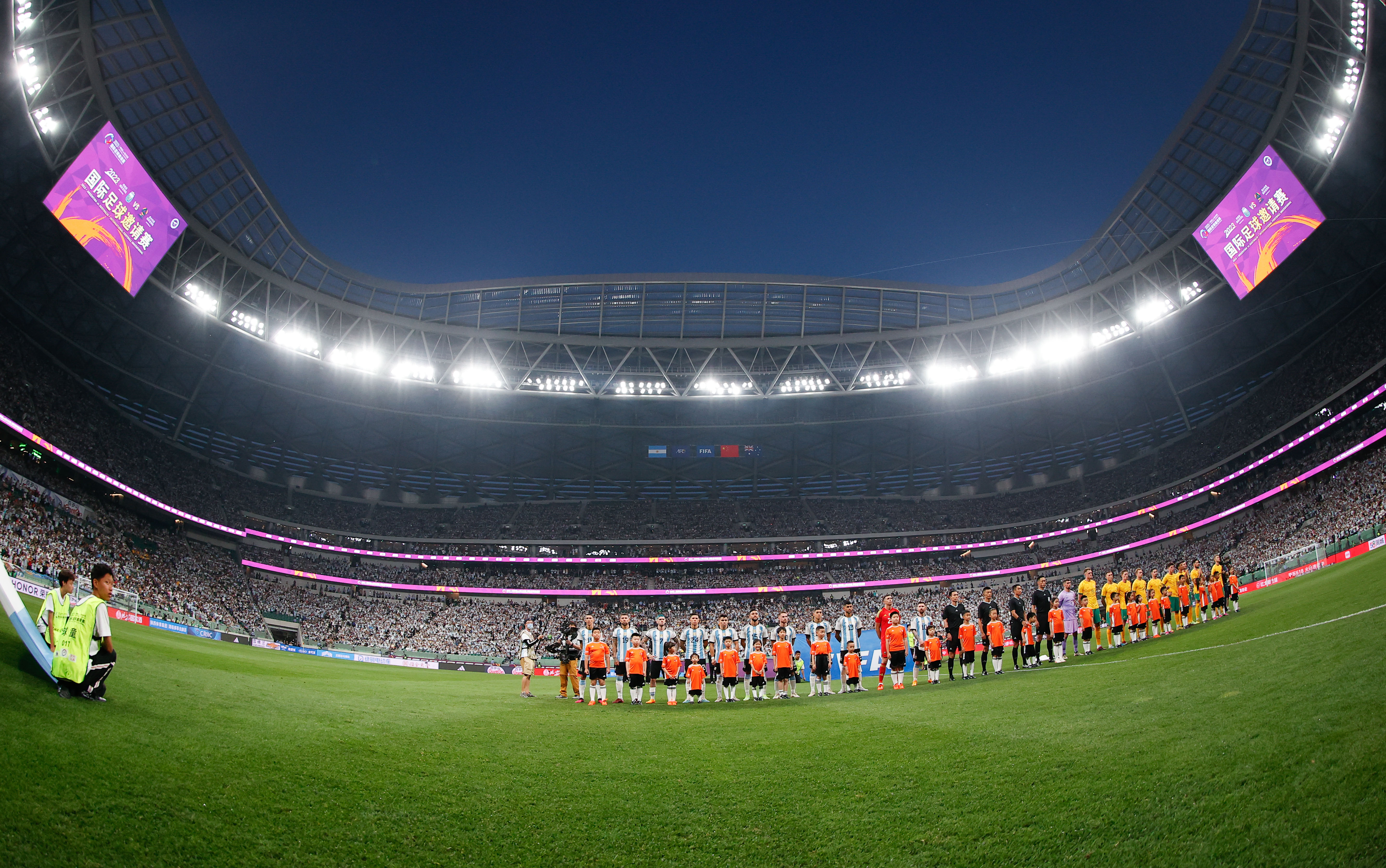 aoa体育体育地址-精彩的足球比赛让观众眼前一亮