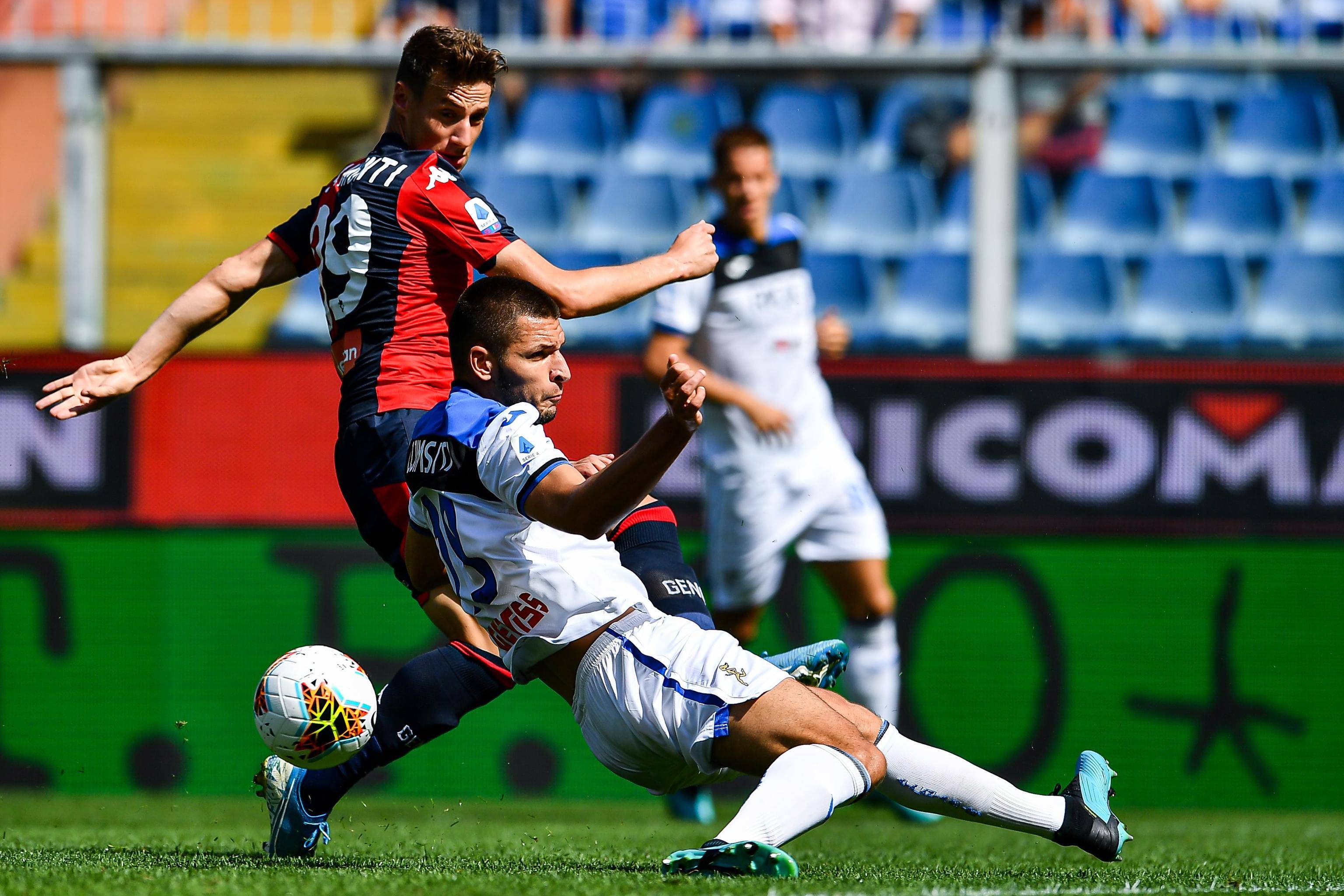 精彩的足球比赛让观众眼前一亮 精彩的足球比赛让观众眼前一亮