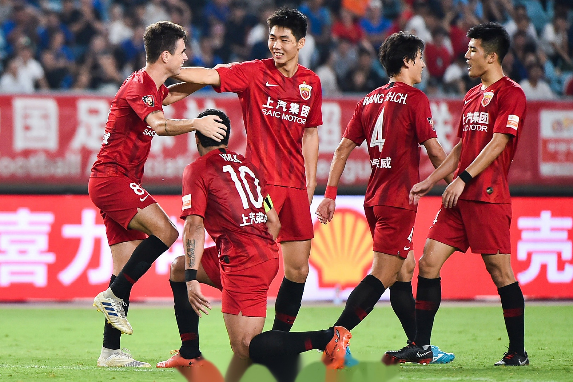 aoa体育体育入口-苏宁再胜上港，稳坐积分榜榜首的简单介绍