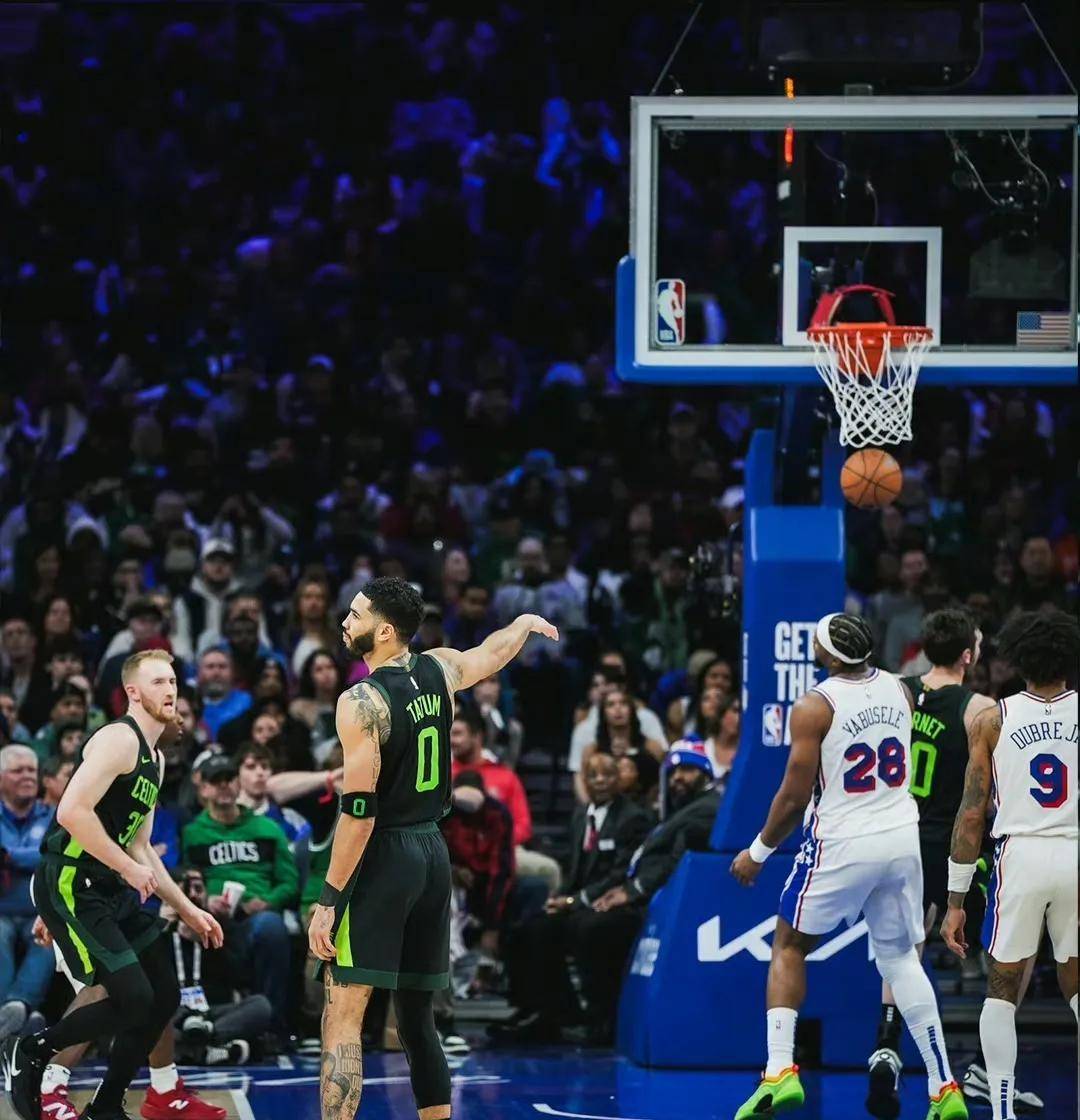 aoa体育体育平台-包含76人主场大胜活塞晋级东决，西蒙斯季后赛生涯首砍三双的词条