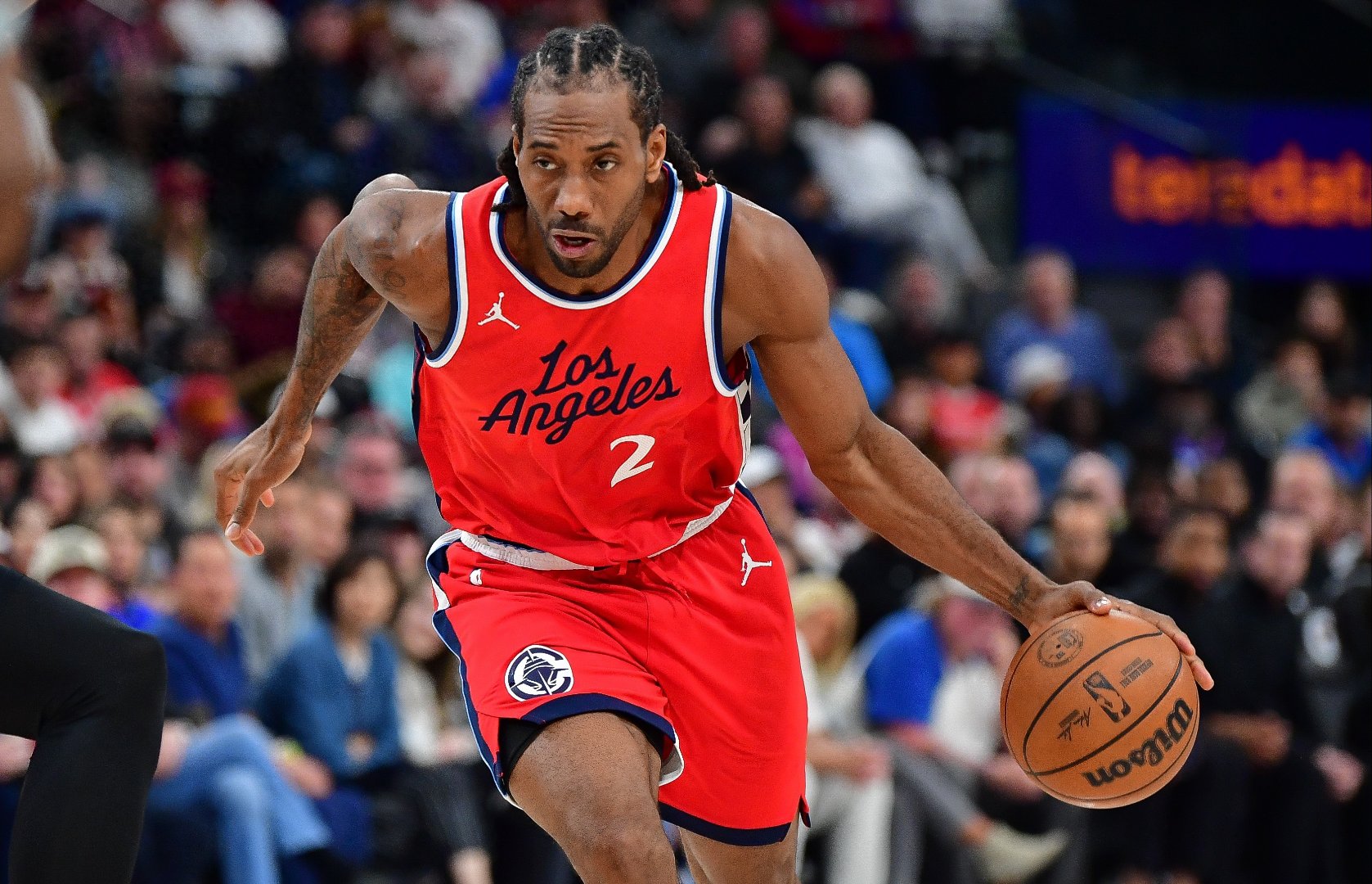 aoa体育体育app-快船不敌老鹰，莱昂纳德25分